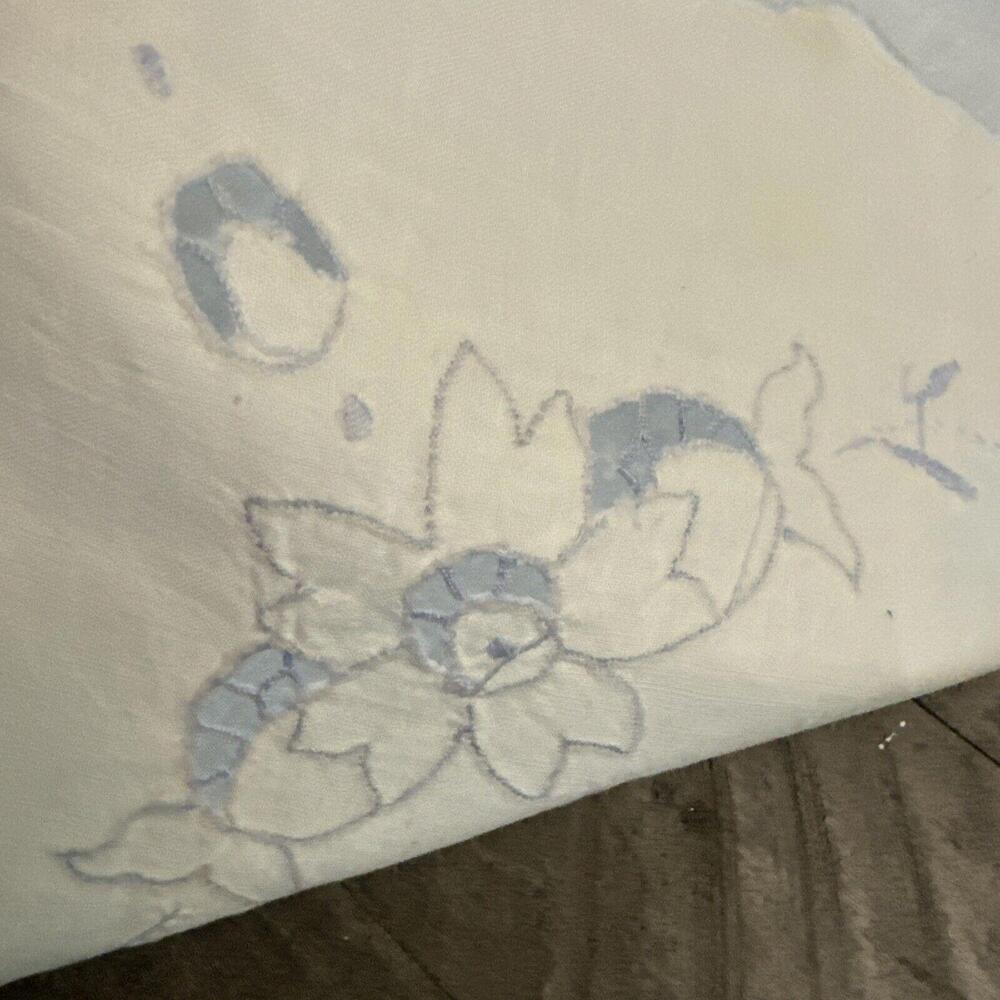 Vintage White/Blue Floral Embroidered Square Cotton Table Cloth 29"x32" - Picture 4 of 6